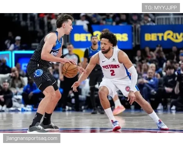 弗朗茨·瓦格纳无球跑动制造错位，拉开空间提升魔术进攻效率